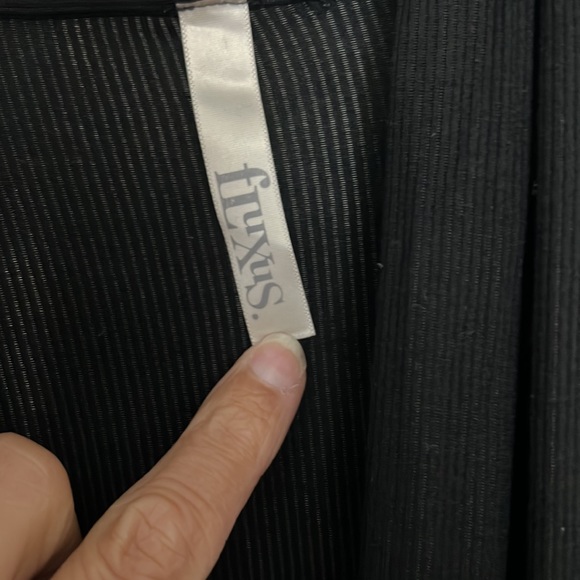 Black short sleeved sweater - Picture 2 of 4